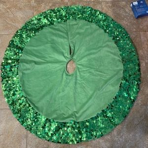 Green sequence Christmas tree skirt